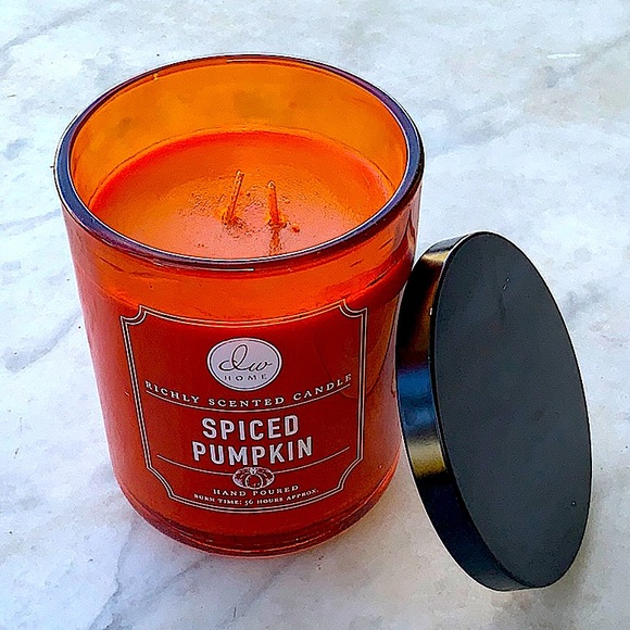DW HOME SPICED PUMPKIN CANDLE RICHLY SCENTED - Picture 2 of 3